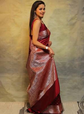 maroon silk blend banarasi saree with unstitched blouse piece 2