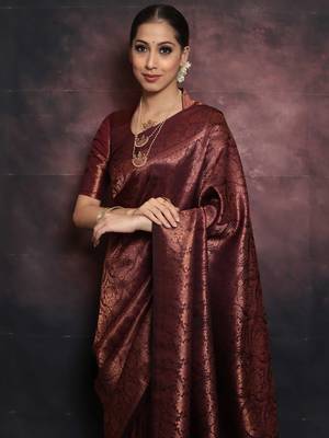 maroon silk blend banarasi saree with unstitched blouse piece 3