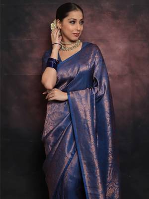 blue silk blend banarasi saree with unstitched blouse piece 4