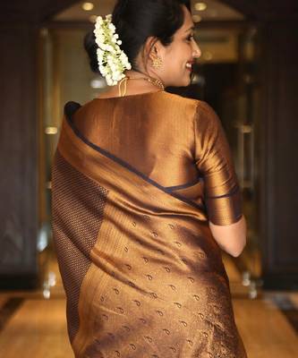 gold silk blend banarasi saree with unstitched blouse piece 3