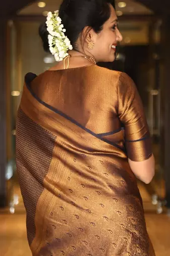 gold silk blend banarasi saree with unstitched blouse piece