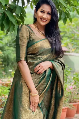 green silk blend banarasi saree with unstitched blouse piece