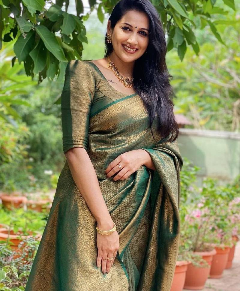 green soft art silk banarasi jacuard work designer party wear saree with unstitched blouse piece