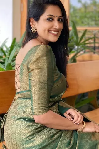 green silk blend banarasi saree with unstitched blouse piece