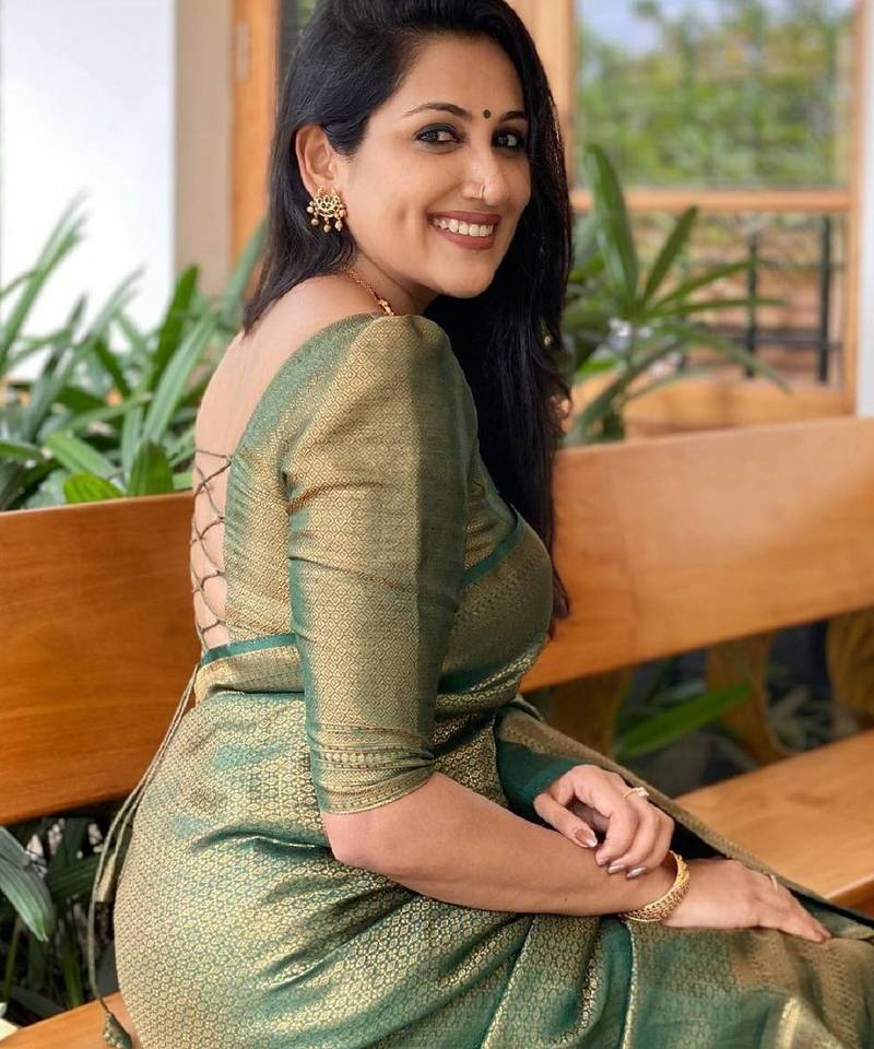 green soft art silk banarasi jacuard work designer party wear saree with unstitched blouse piece