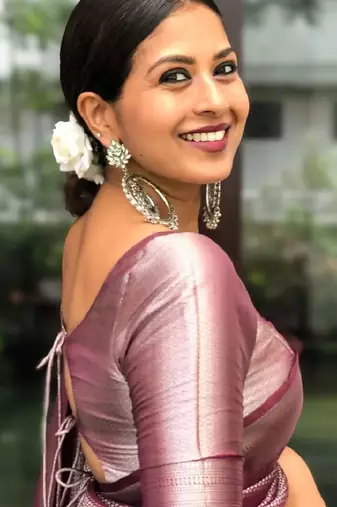 maroon silver silk blend banarasi saree with unstitched blouse piece