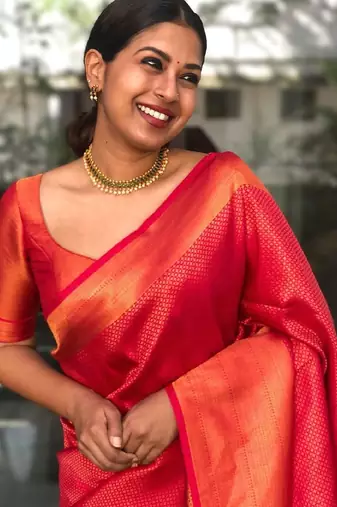 red silk blend banarasi saree with unstitched blouse piece