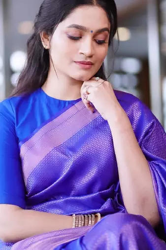royal blue silk blend banarasi saree with unstitched blouse piece