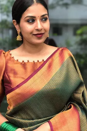 green maroon silk blend banarasi saree with unstitched blouse piece