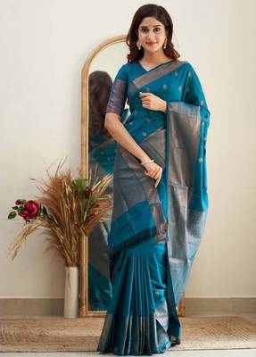 morpich silk blend banarasi saree with unstitched blouse piece 3