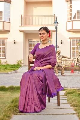 magenta silk blend banarasi saree with unstitched blouse piece 4