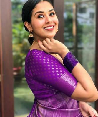purple silk blend banarasi saree with unstitched blouse piece 4