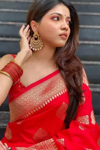 red silk blend banarasi saree with unstitched blouse piece