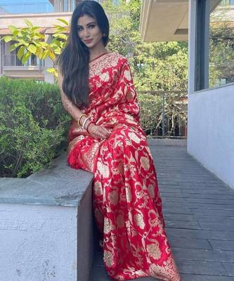 red silk blend banarasi saree with unstitched blouse piece 2