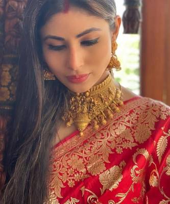 red silk blend banarasi saree with unstitched blouse piece 3