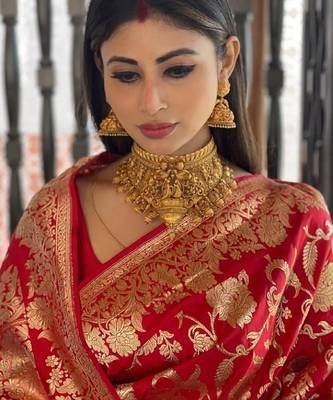red silk blend banarasi saree with unstitched blouse piece 4