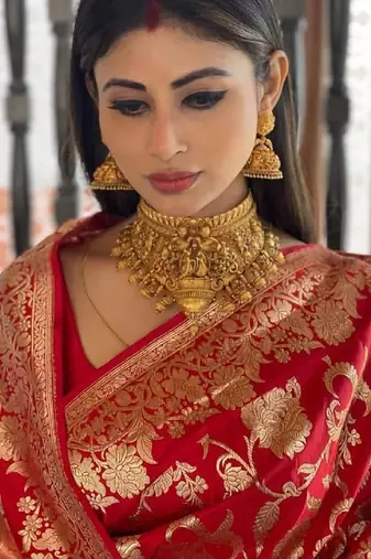 red silk blend banarasi saree with unstitched blouse piece