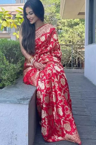red silk blend banarasi saree with unstitched blouse piece
