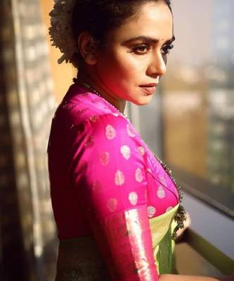 parrot green pink silk blend banarasi saree with unstitched blouse piece 4