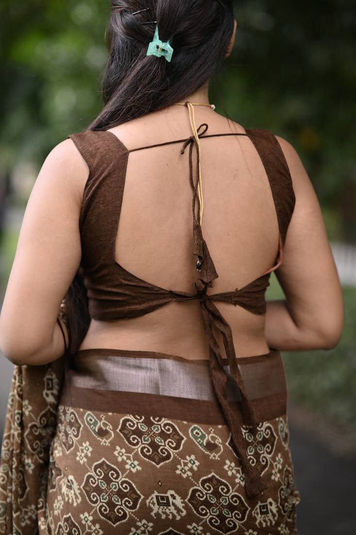 brown ikkat patola print cotton blend saree with blouse piece