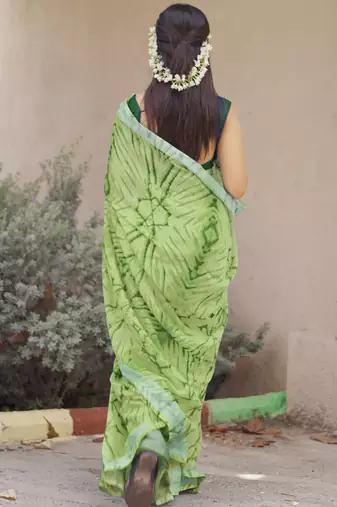 green shibori geometric print cotton blend saree with blouse piece
