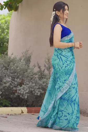turquoise shibori geometric print cotton blend saree with blouse piece