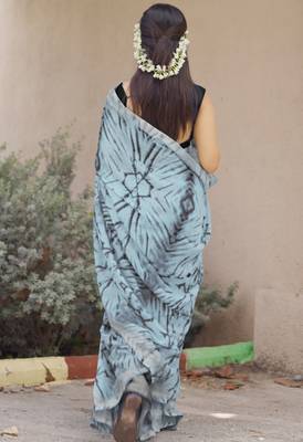 blue shibori geometric print cotton blend saree with blouse piece 4
