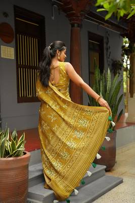green geometric print cotton silk saree with blouse piece 4