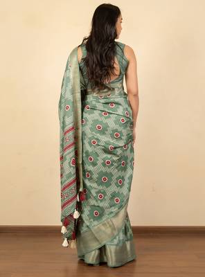 green geometric print cotton silk saree with blouse piece 4