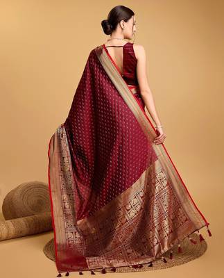 maroon silk blend printed saree with blouse 5