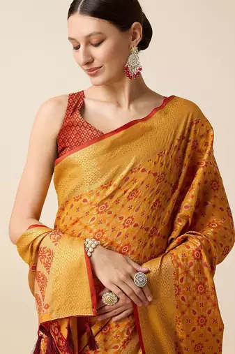 yellow silk blend printed saree with blouse