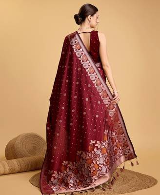 maroon silk blend printed saree with blouse 4