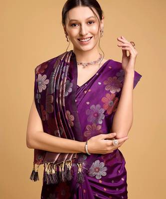 lavender silk blend printed saree with blouse 4