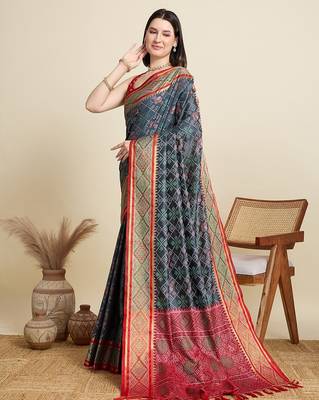 grey silk blend blend printed saree with blouse 2