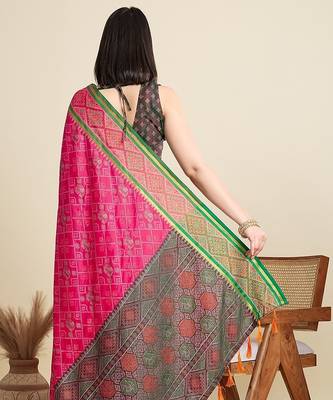 pink silk blend blend printed saree with blouse 3