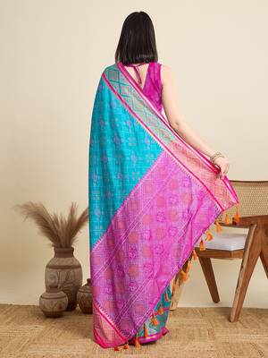teal silk blend blend printed saree with blouse 3
