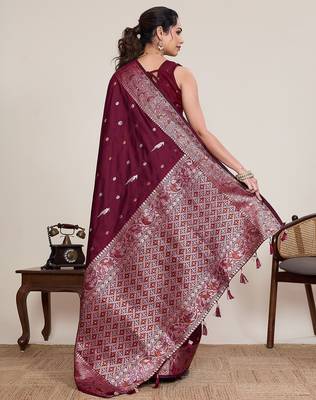 maroon silk blend printed saree with blouse 3