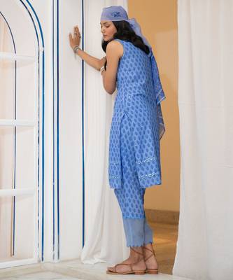 Blue floral butti embroidered pure cotton kurta set with dupatta 5