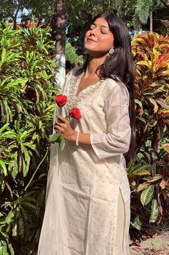 White women kurta pant dupatta set