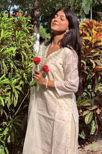 White women kurta pant dupatta set