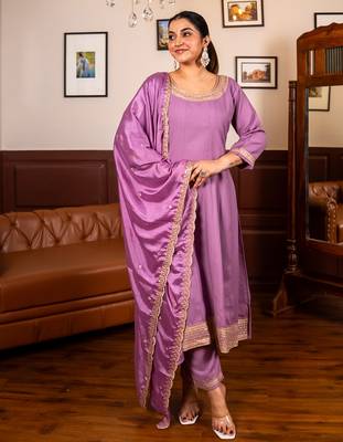 Purple women kurta pant dupatta set 1
