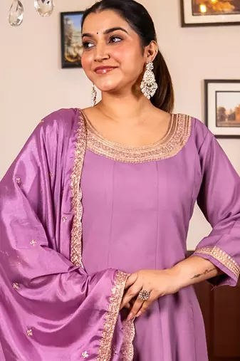 Purple women kurta pant dupatta set