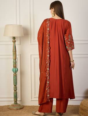 Red women kurta pant dupatta set 2
