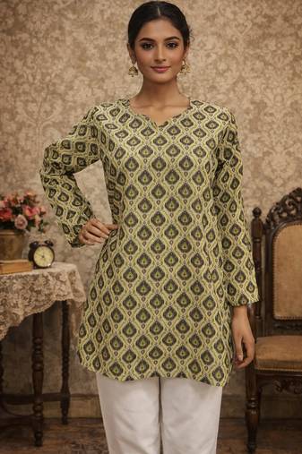 Trending floral digital print muslin silk tunic / stylish short kurti for grilish