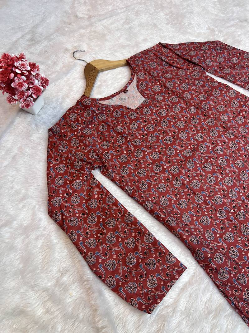 Trending floral digital print muslin silk tunic / stylish short kurti for grilish