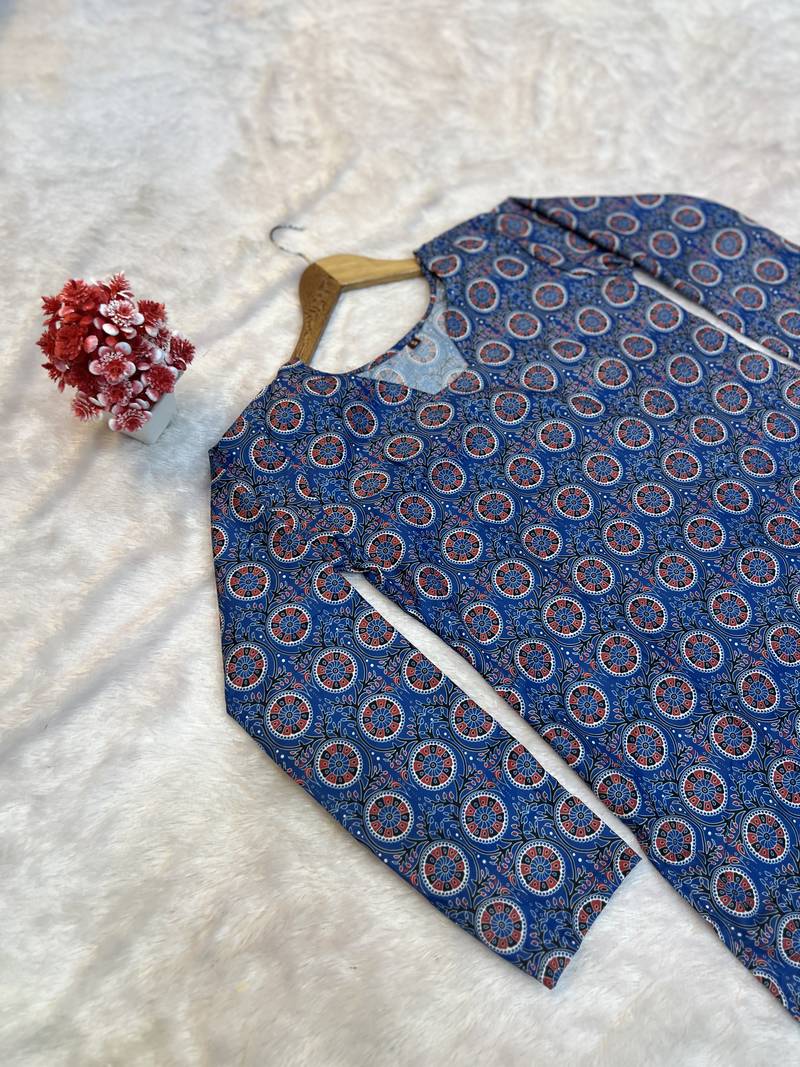 Trending floral digital print muslin silk tunic / stylish short kurti for grilish