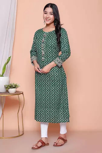 Doriyaan womens green zigzag  print embroidery rayon straight kurti