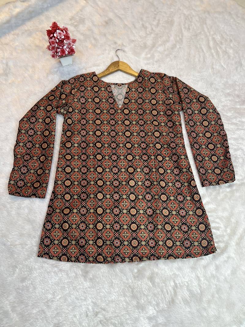 Trending floral digital print muslin silk tunic / stylish short kurti for grilish