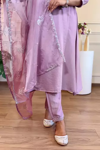 Lavender embroidered kurta set with georgette dupatta