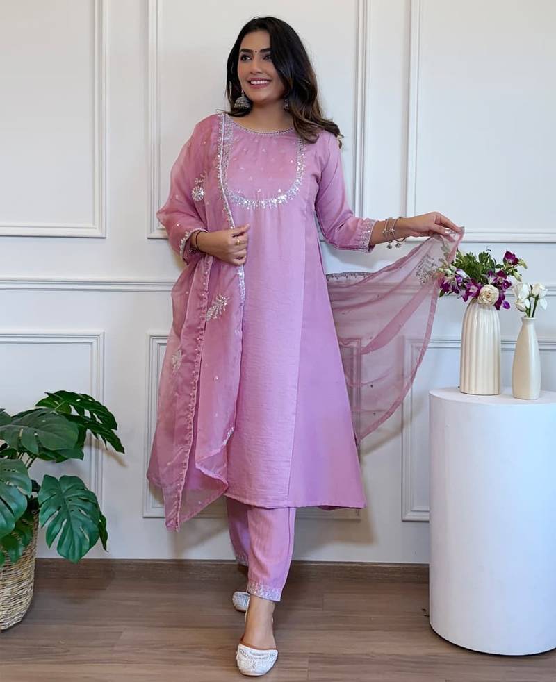 Lavender embroidered kurta set with georgette dupatta